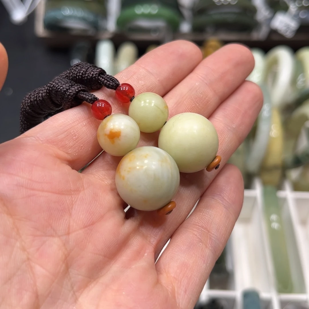 未镶嵌蛇纹石玉颈饰