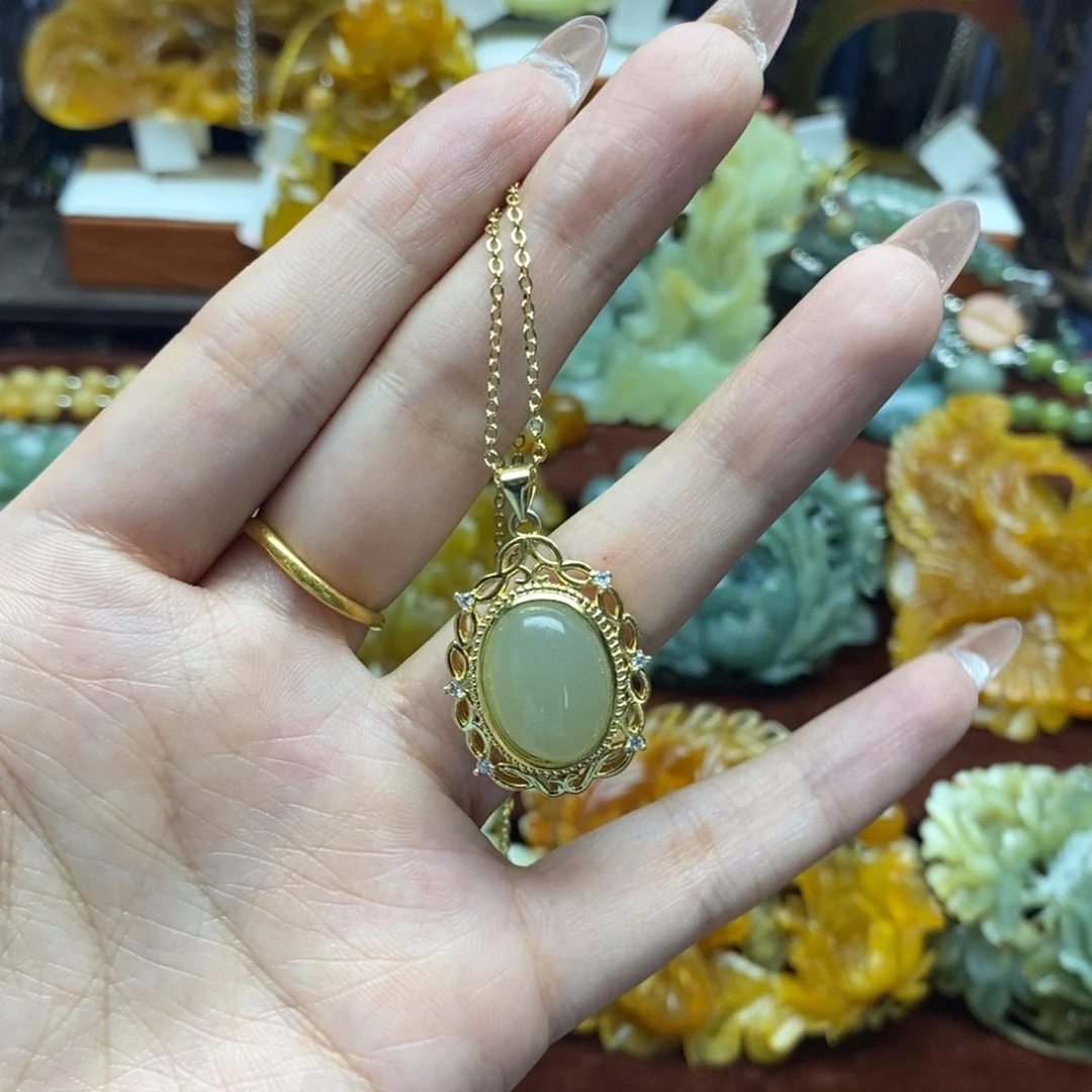 蛇纹石玉未镶嵌颈饰