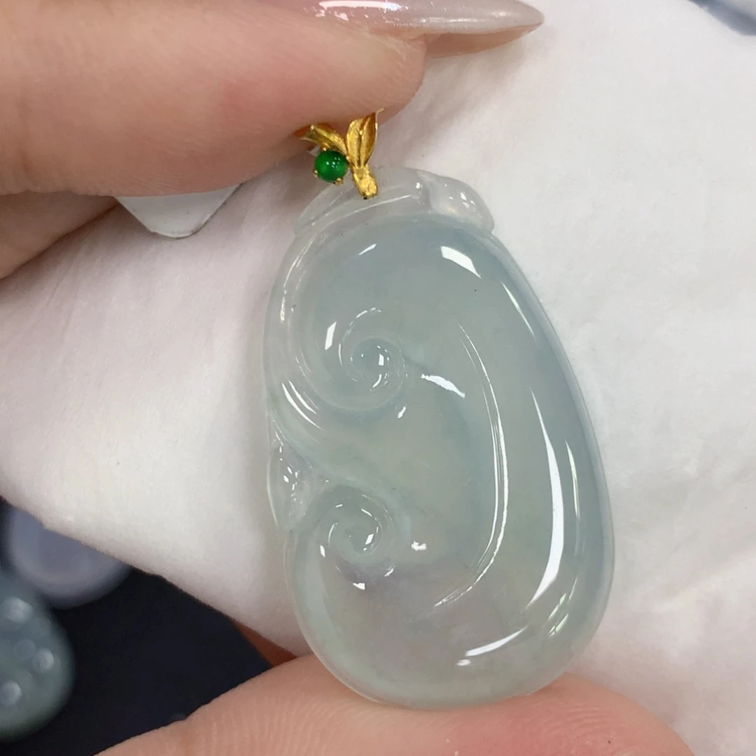 颈饰18K金镶嵌翡翠