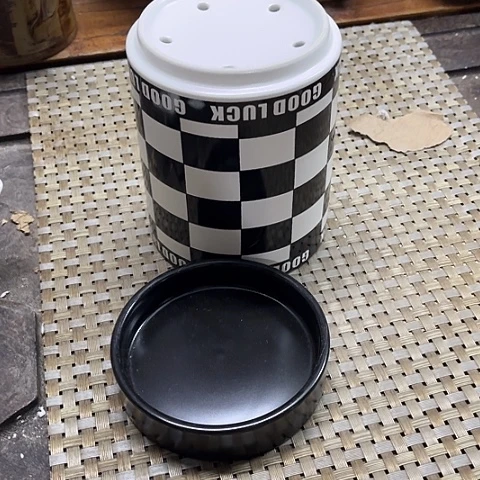 微瑕，口径10，高14筷子筒一套