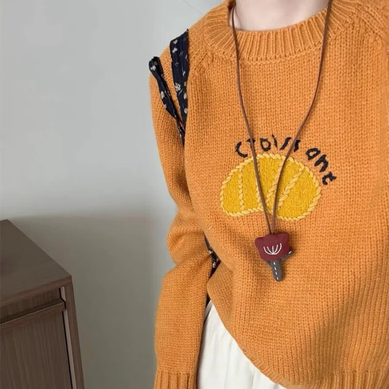 卡通字母芒果刺绣圆领毛衣套头女春秋宽松外穿加厚减龄针织衫上衣