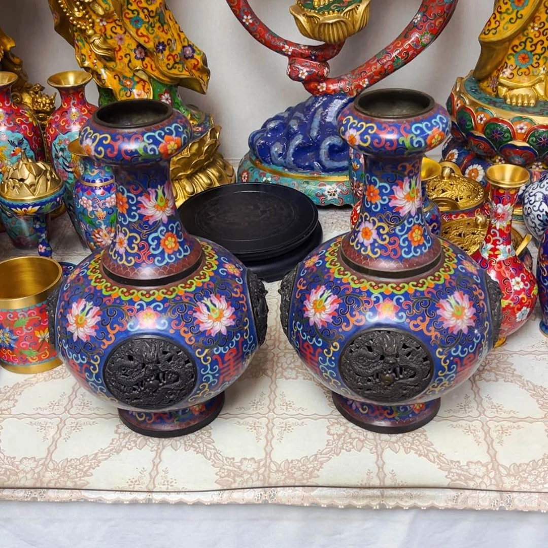 努***人铜景泰蓝大天球瓶一对