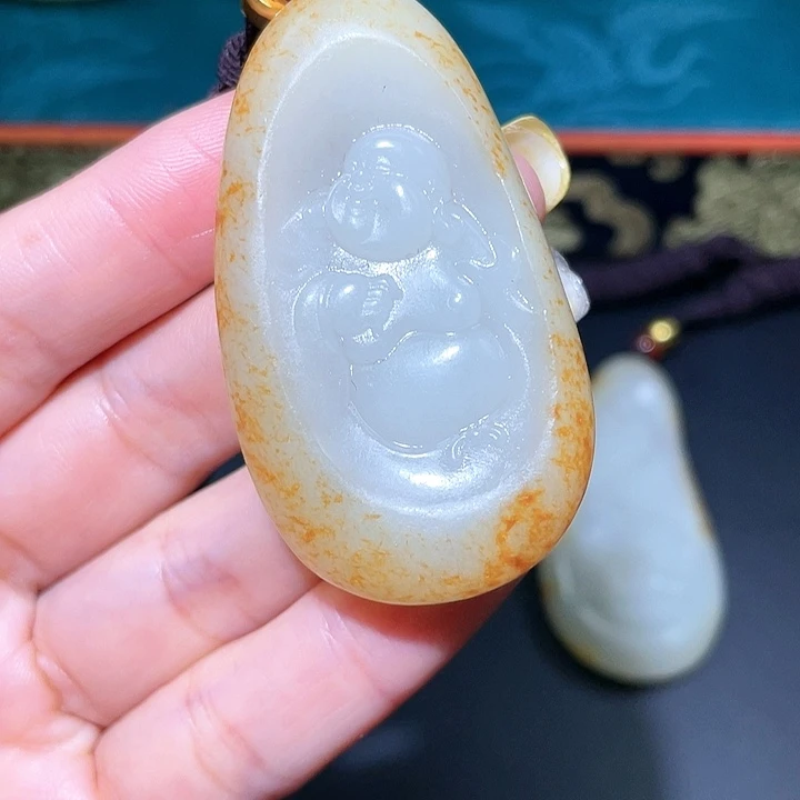 红***雷颈饰未镶嵌和田玉