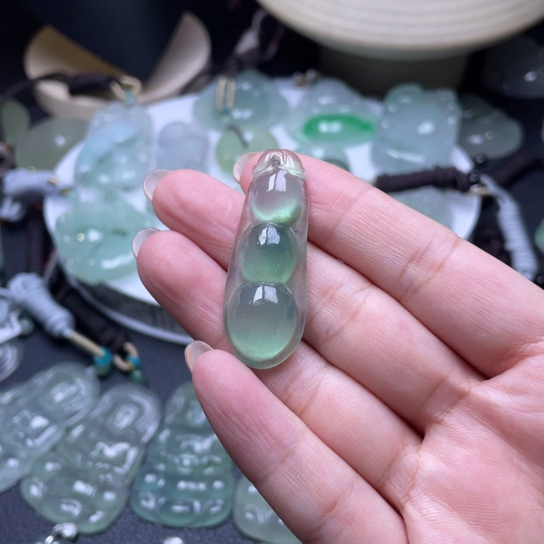 颈饰未镶嵌翡翠