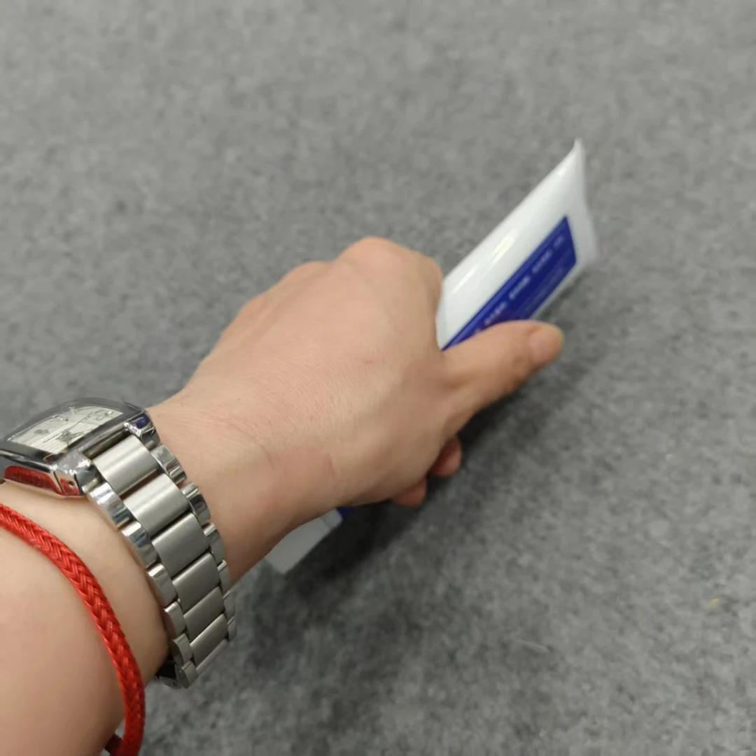 100g   牙膏  小玩具