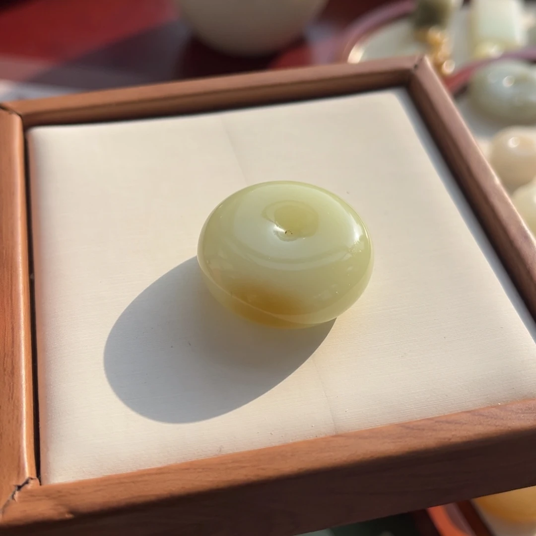 云***榆和田玉未镶嵌颈饰