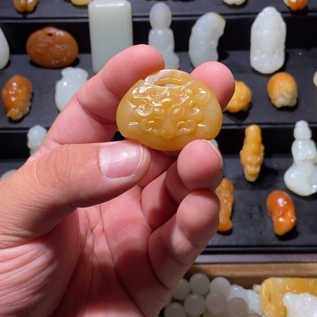 古***和田玉未镶嵌颈饰