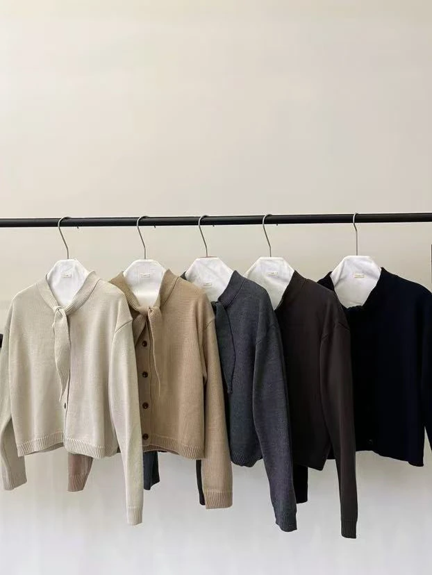 lovely@M2378 韩系领口蝴蝶结纽扣针织 12-15