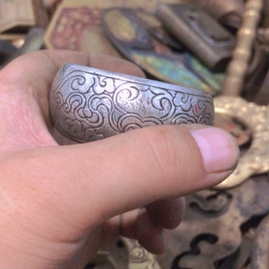 莫***…闪电购铜摆件工艺品