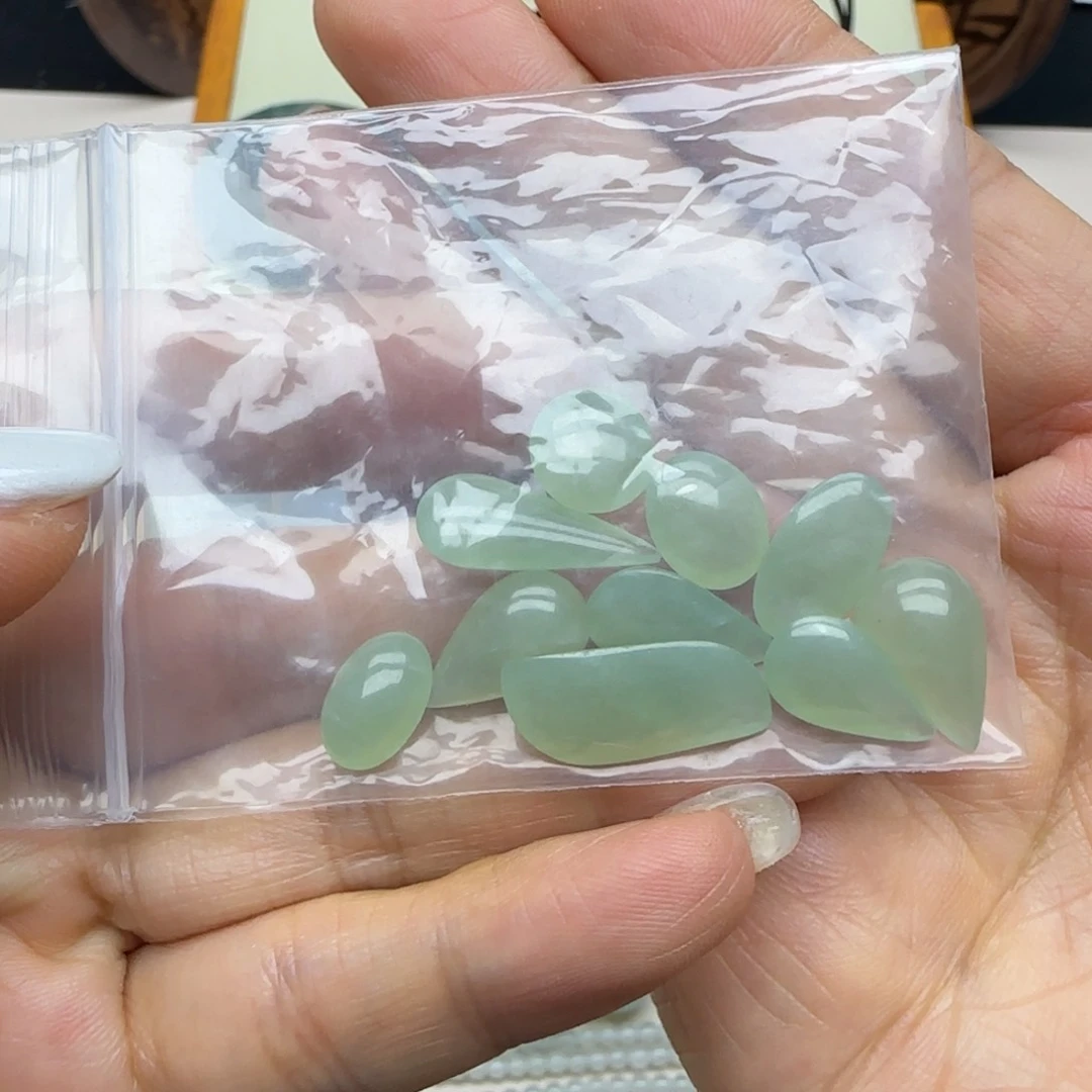 欭***惗翡翠散珠蛋面葡萄肉