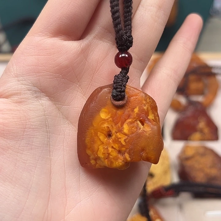 琥珀珠宝奇石未镶嵌