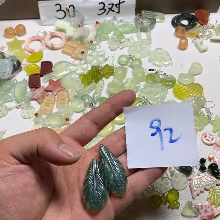 蛇纹石玉合金耳钉N****桃