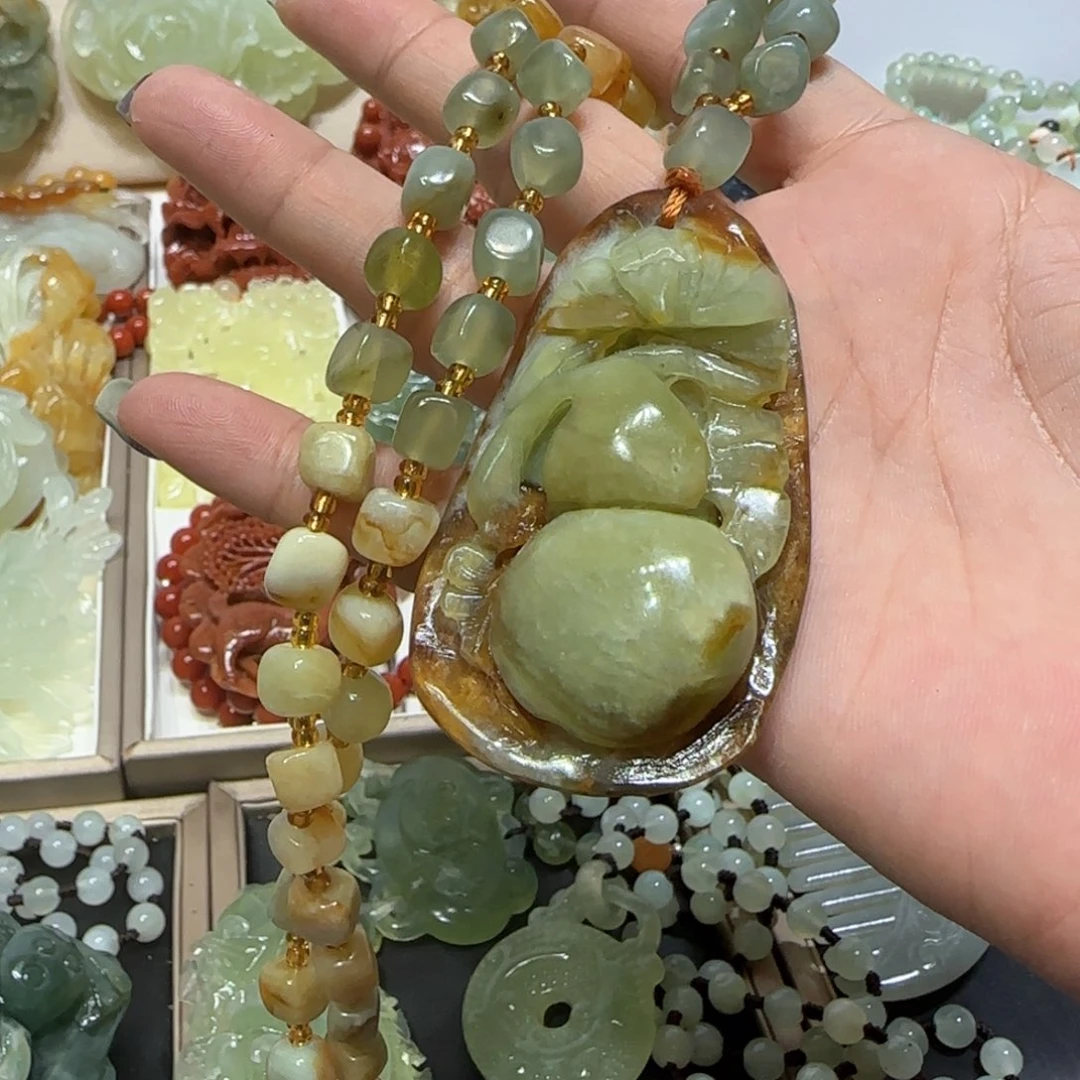 未镶嵌蛇纹石玉吊坠