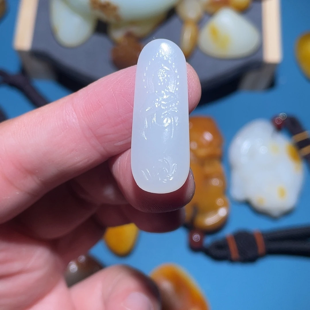 和田玉未镶嵌车挂