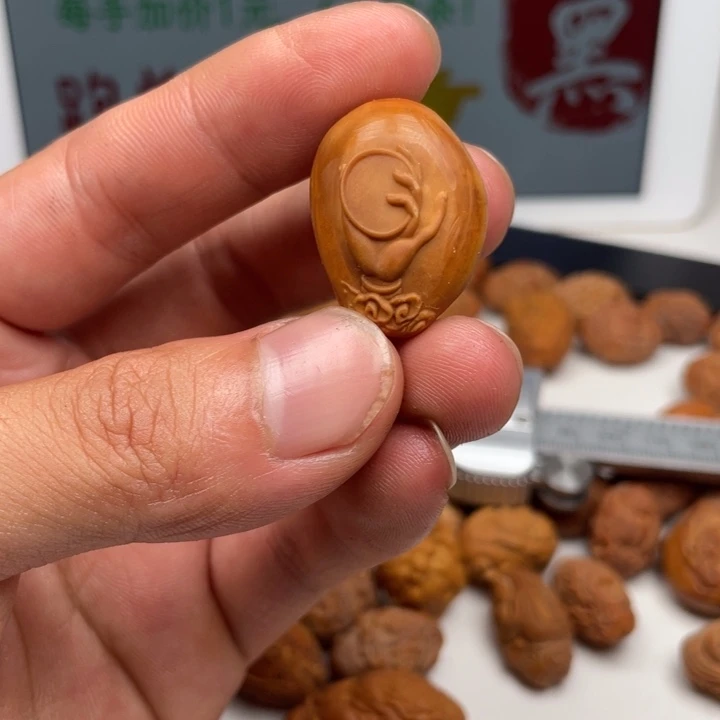 橄榄核吊坠橄榄核雕刻单子。