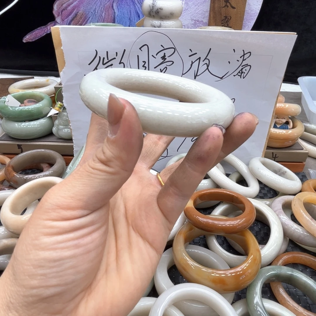 家***兴石英质玉合金手镯