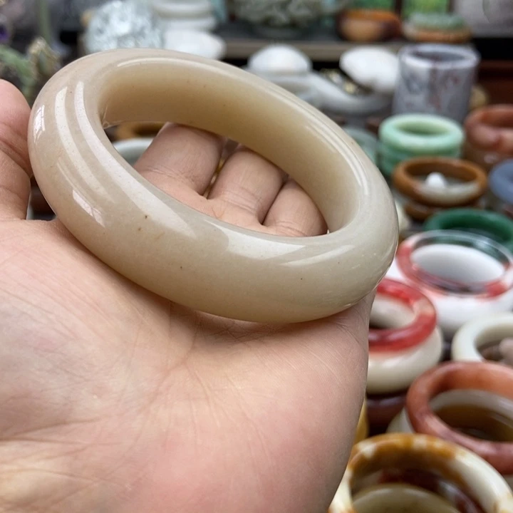 石英质玉手镯未镶嵌