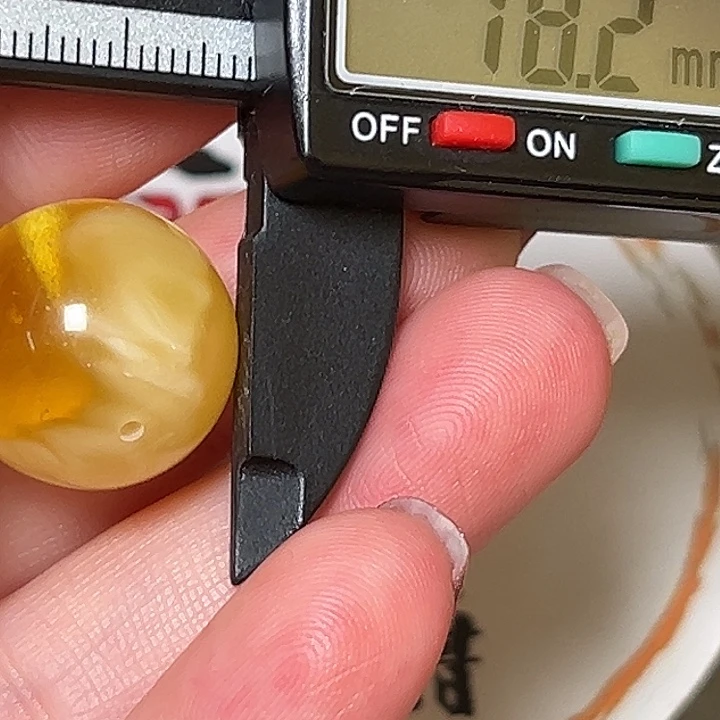 蜜蜡未镶嵌裸石微瑕296