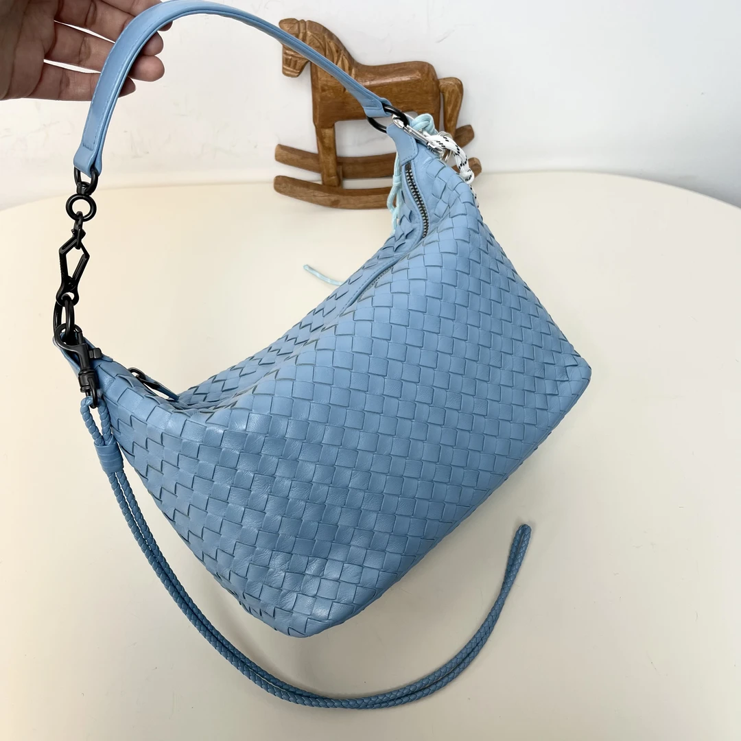 95新 BOTTEGA VENETA/葆蝶家 浅蓝色小号编织饭盒单肩包