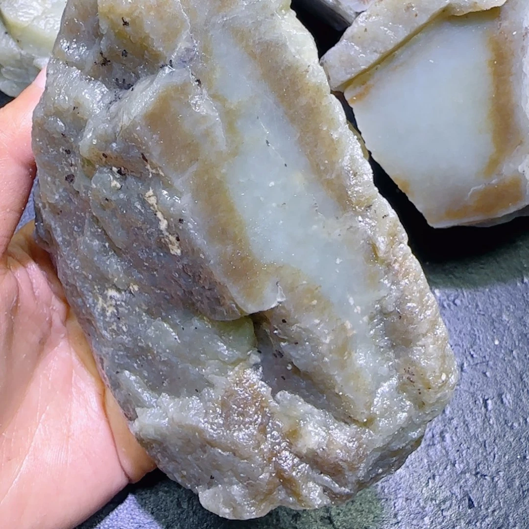 和田玉未镶嵌珠宝半成品