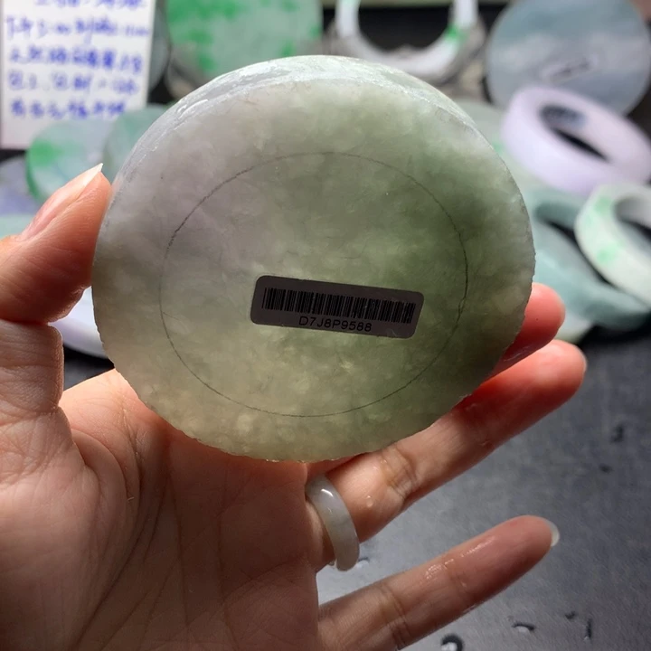 未镶嵌手镯定制翡翠