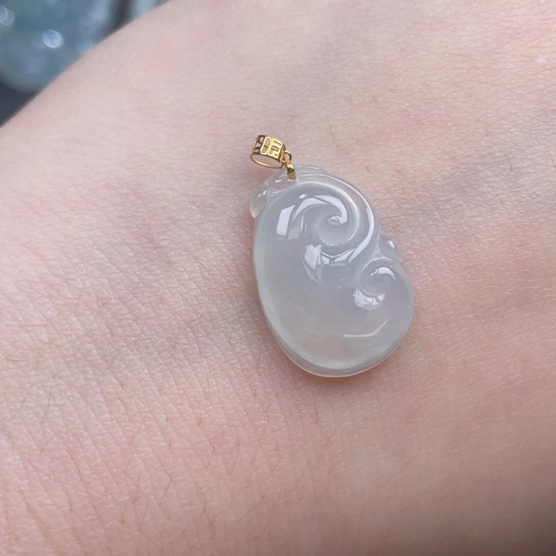 翡翠未镶嵌颈饰如意