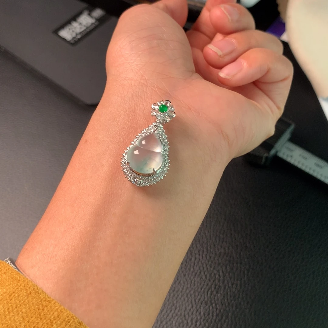 翡翠吊坠(赠链)18K金镶嵌玻璃种葫芦