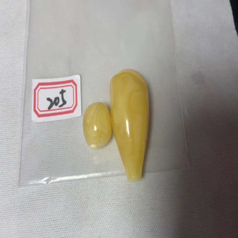 天然蜜蜡裸石未镶嵌二颗