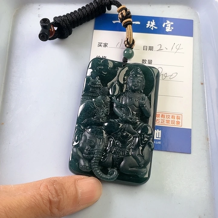 翡翠颈饰未镶嵌小**生