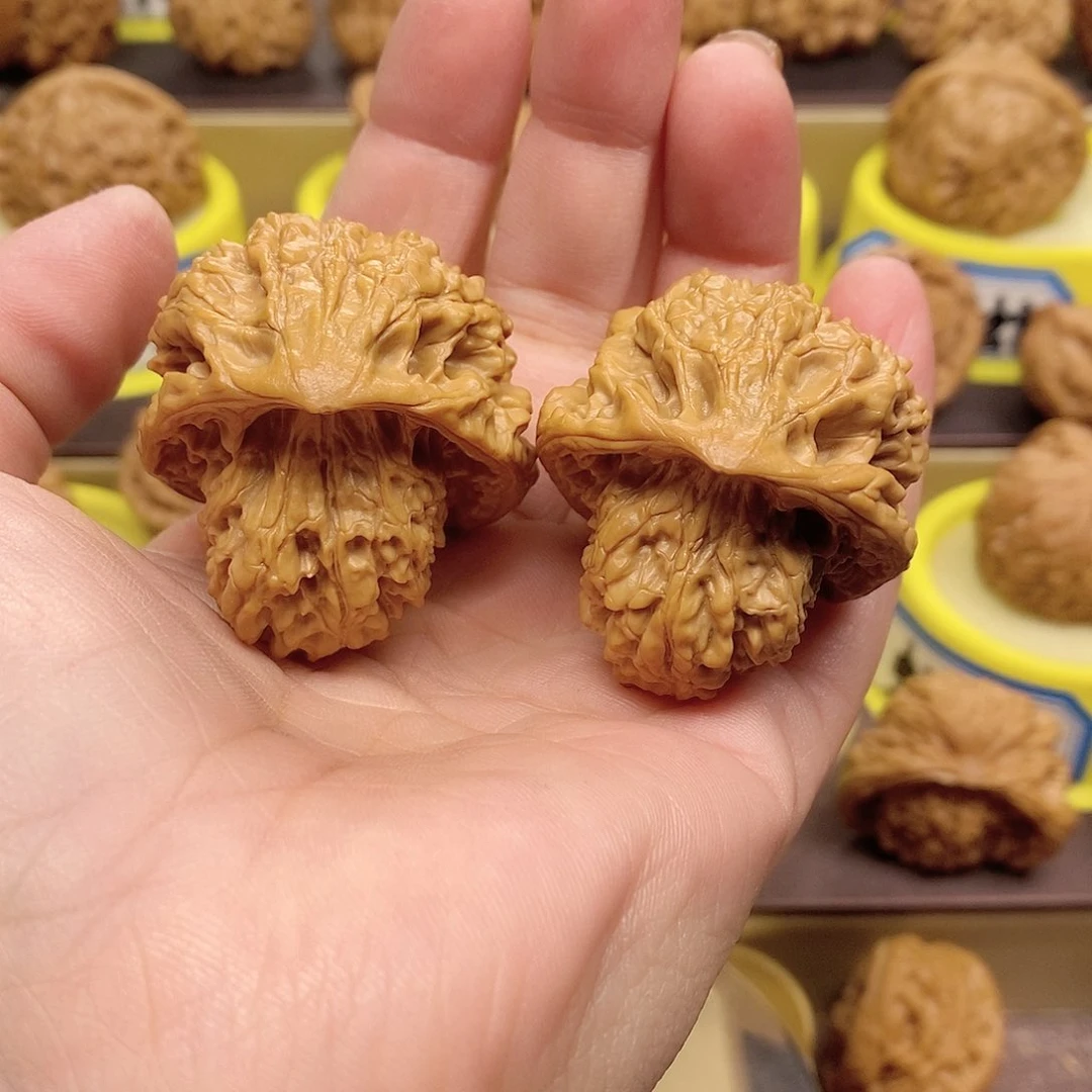 文玩核桃吊坠莱*抱子蛇