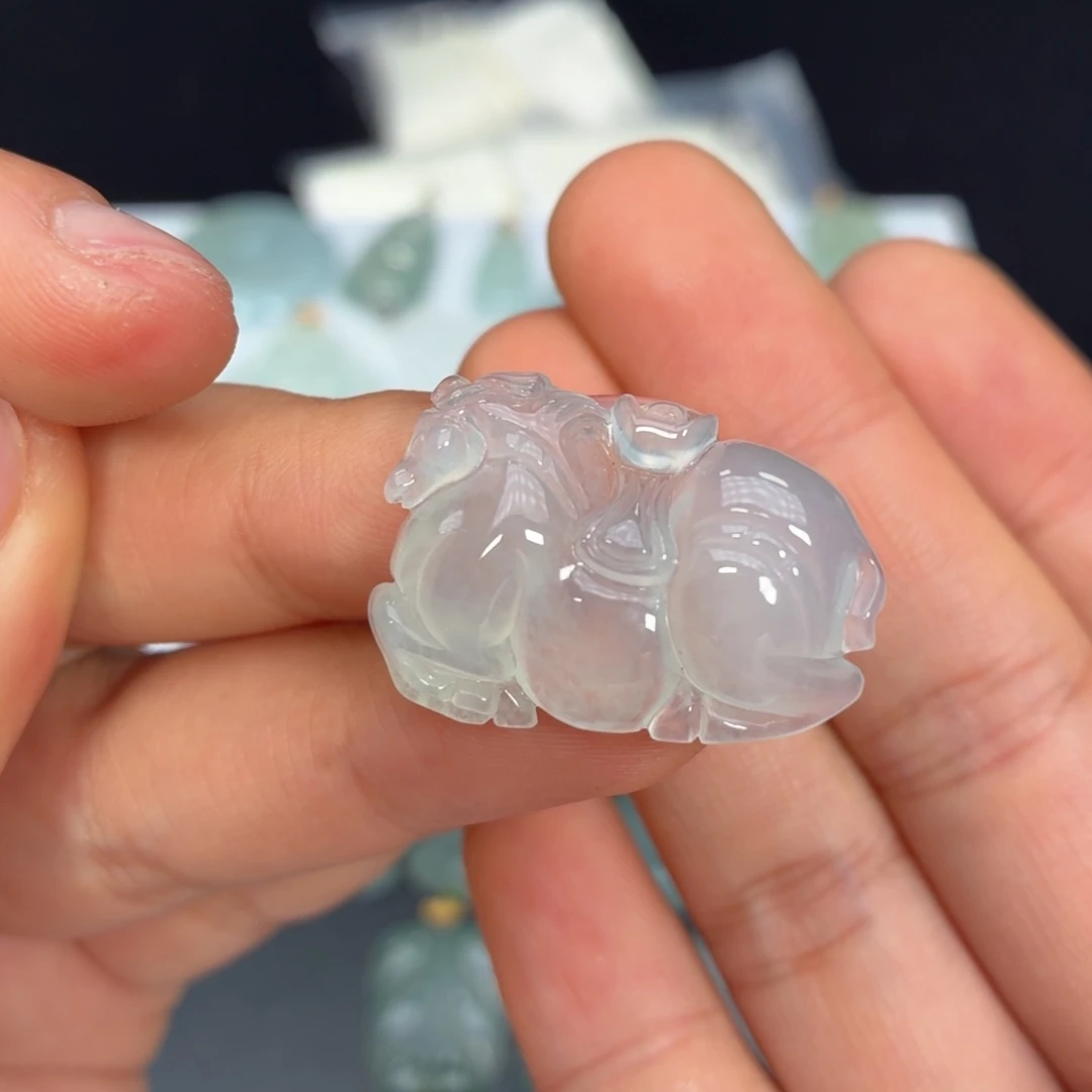 翡翠未镶嵌颈饰唐马