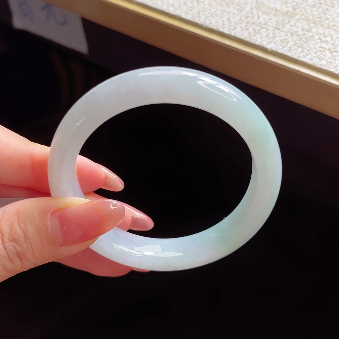 翡翠手镯未镶嵌手镯