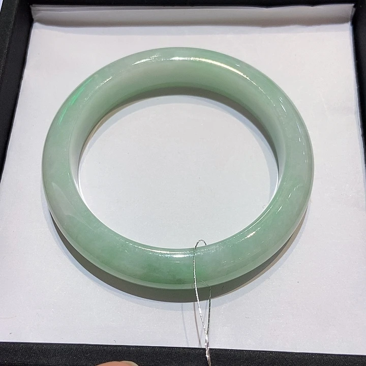 翡翠手镯未镶嵌玉镯