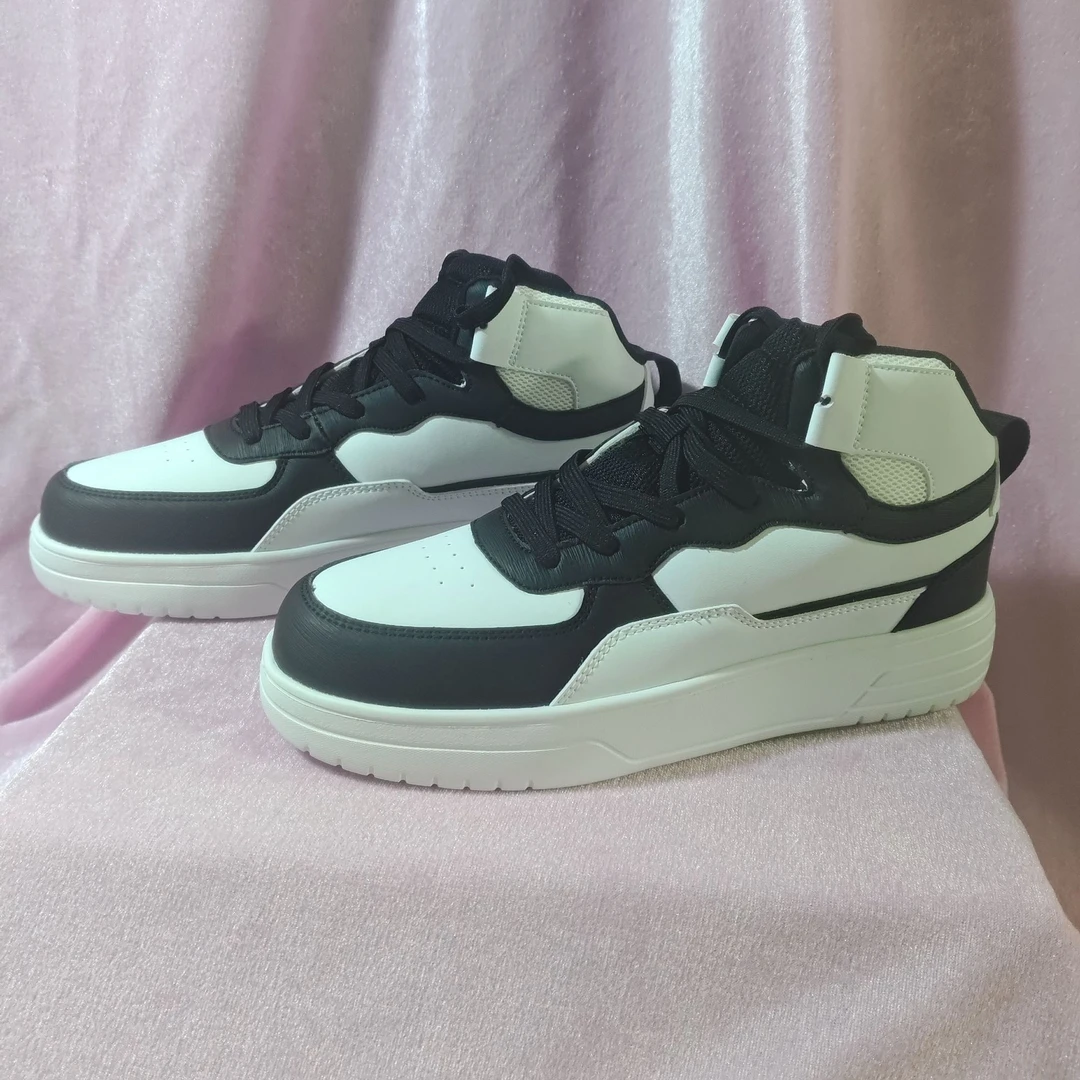 高帮黑白板鞋百搭运动鞋子帆布鞋男鞋学院风休闲潮流超轻便皮面鞋