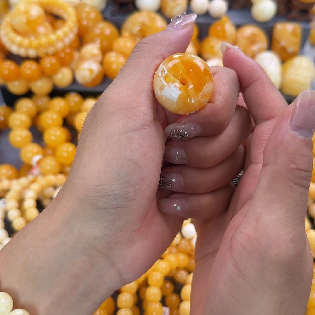 蜜蜡未镶嵌珠宝奇石