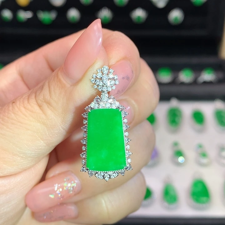 翡翠吊坠(不含链)18K金镶嵌
