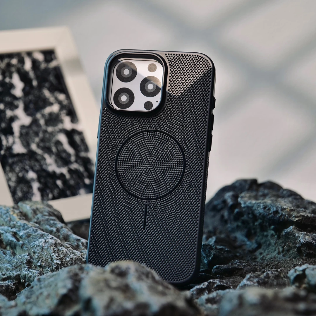 【夏天专属】电镀网孔散热苹果16promax细环磁吸ip15散热手机壳