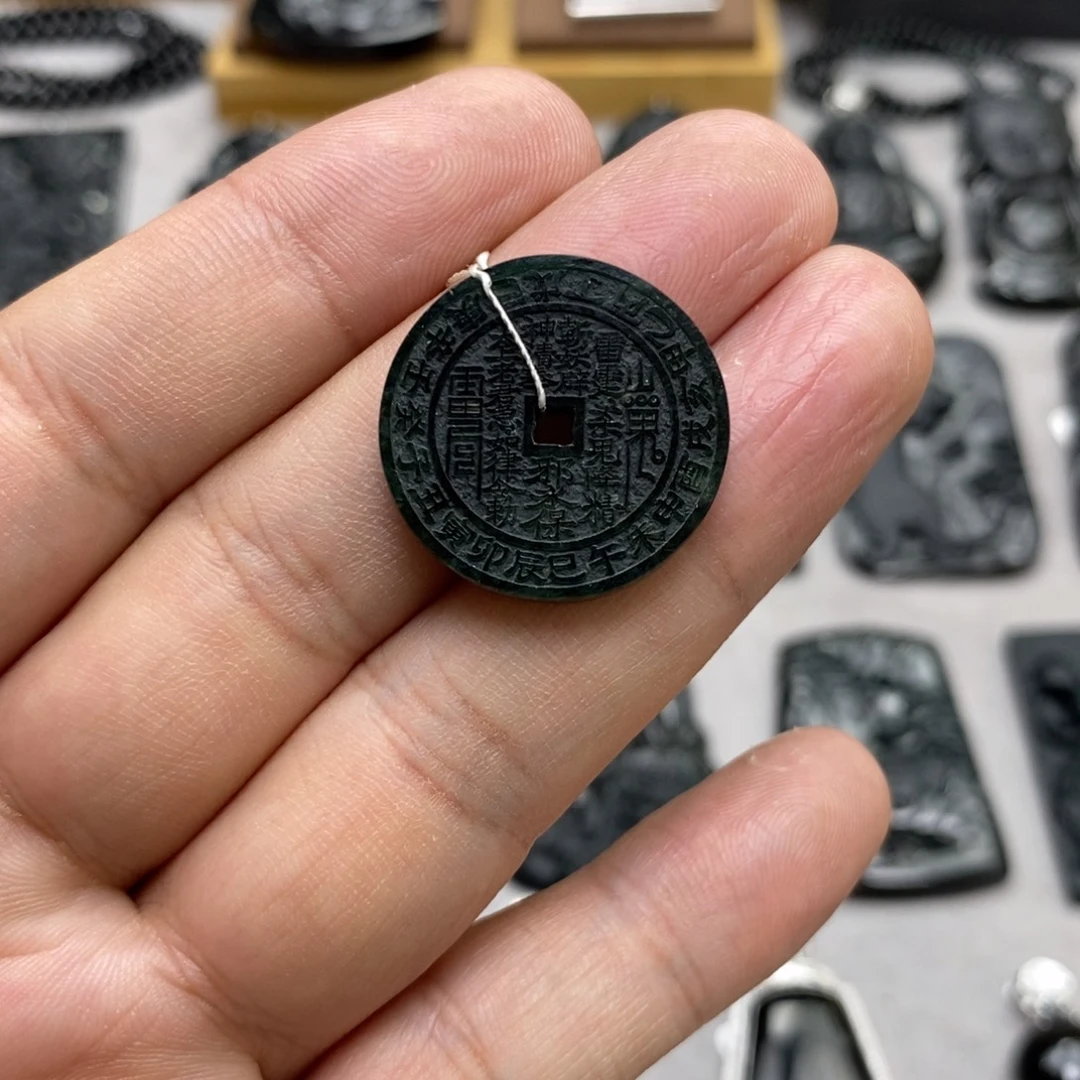 翡翠未镶嵌颈饰吊坠