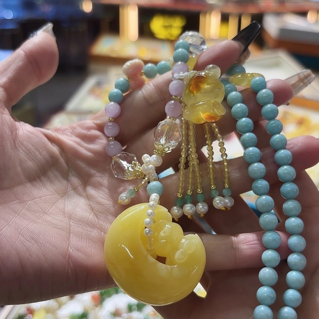 琥珀颈饰未镶嵌蘑**毒琥珀