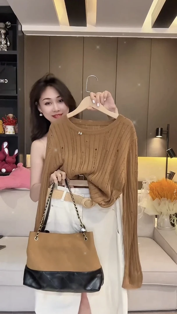 欧货设计感破洞圆领长袖针织衫女早秋韩系复古修身减龄内搭上衣潮