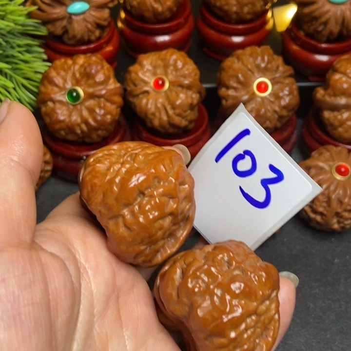 38蛤蟆103文玩核桃狮子头