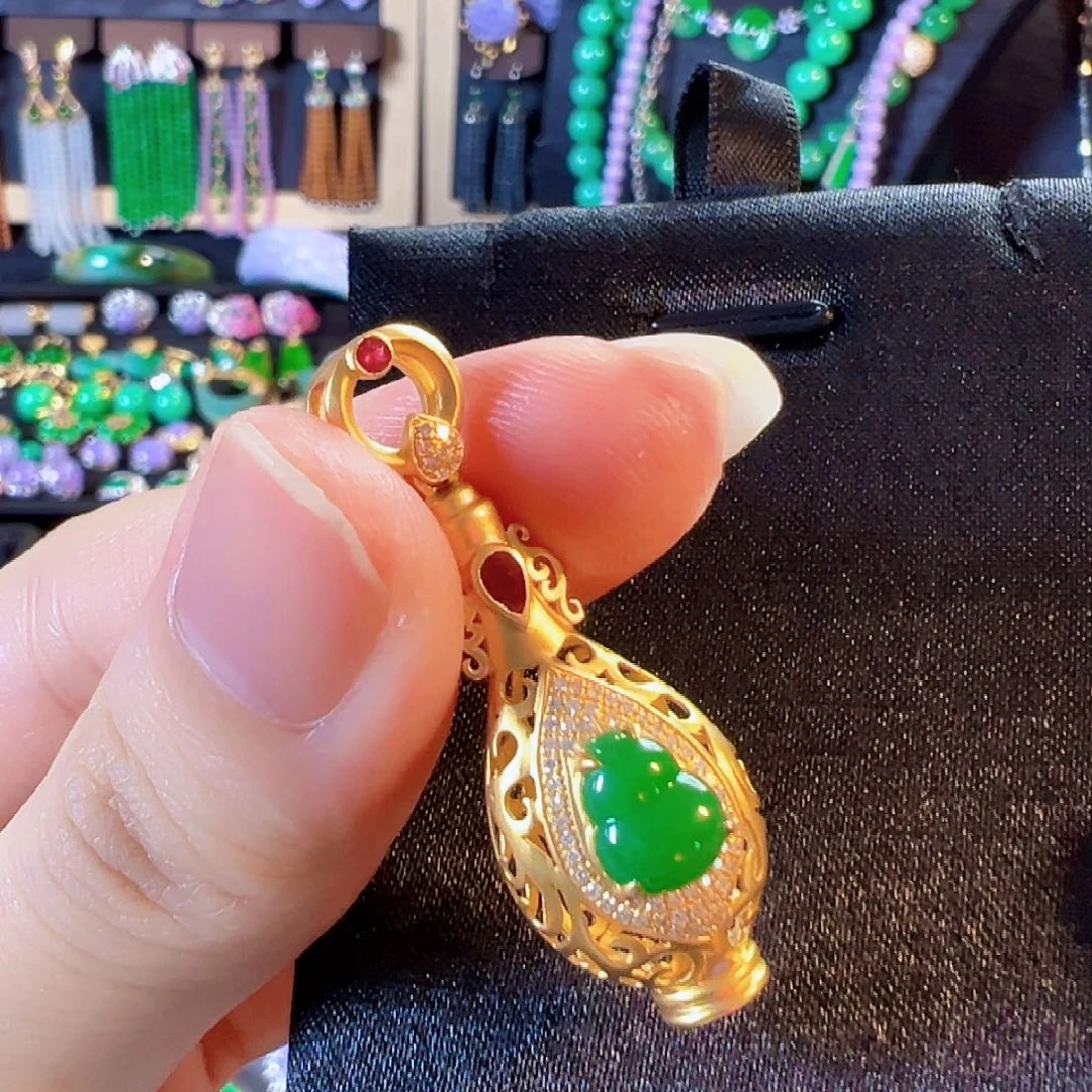 翡翠18K金镶嵌颈饰签收后24小时鉴赏期