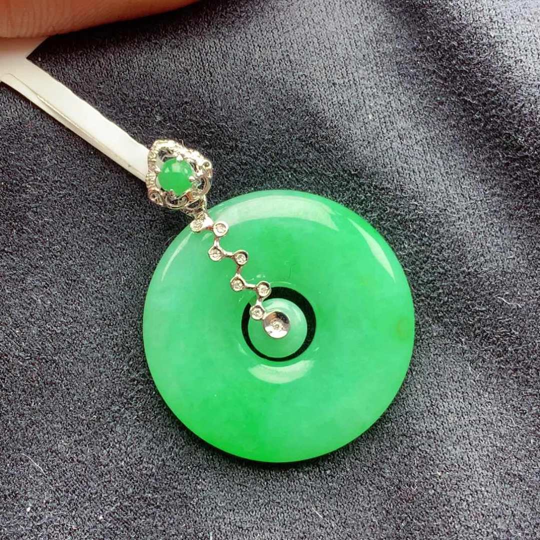 翡翠18K金镶嵌颈饰上新