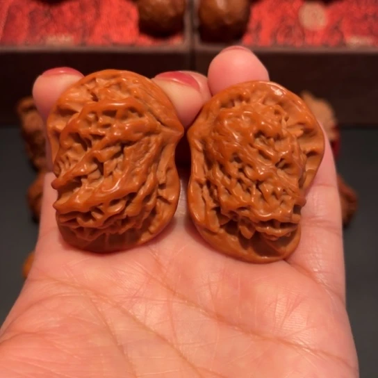 文玩核桃吊坠犀牛望月