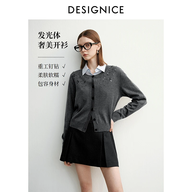 迪赛尼斯2025春季新款气质通勤格雷系灰色圆领毛针织衫