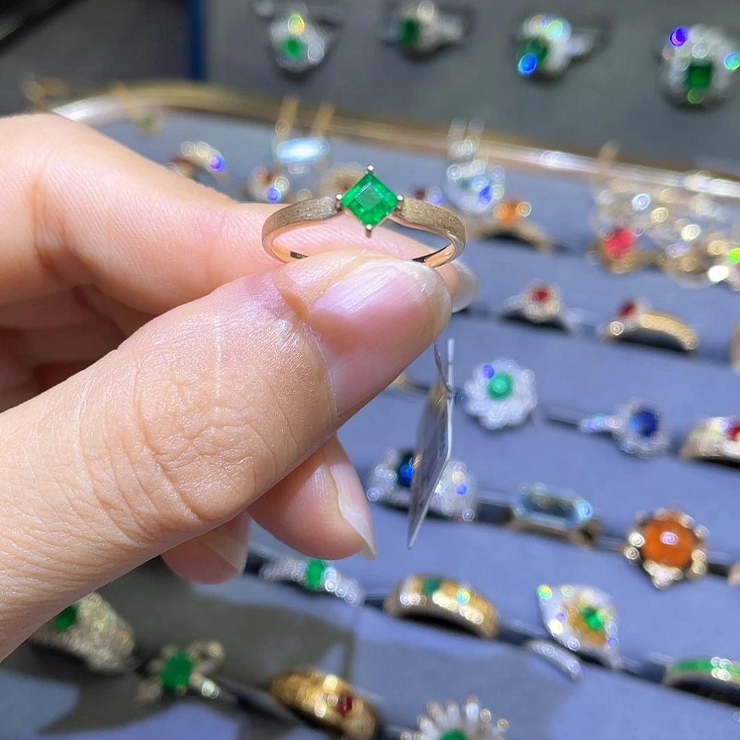 祖母绿戒指18K金镶嵌0.38ct