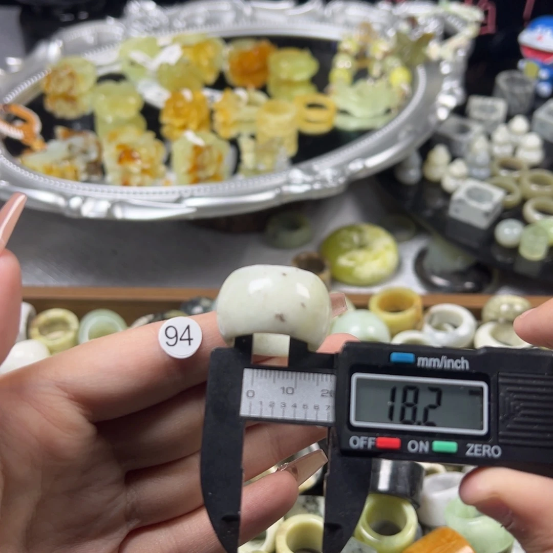 蛇纹石玉未镶嵌戒指