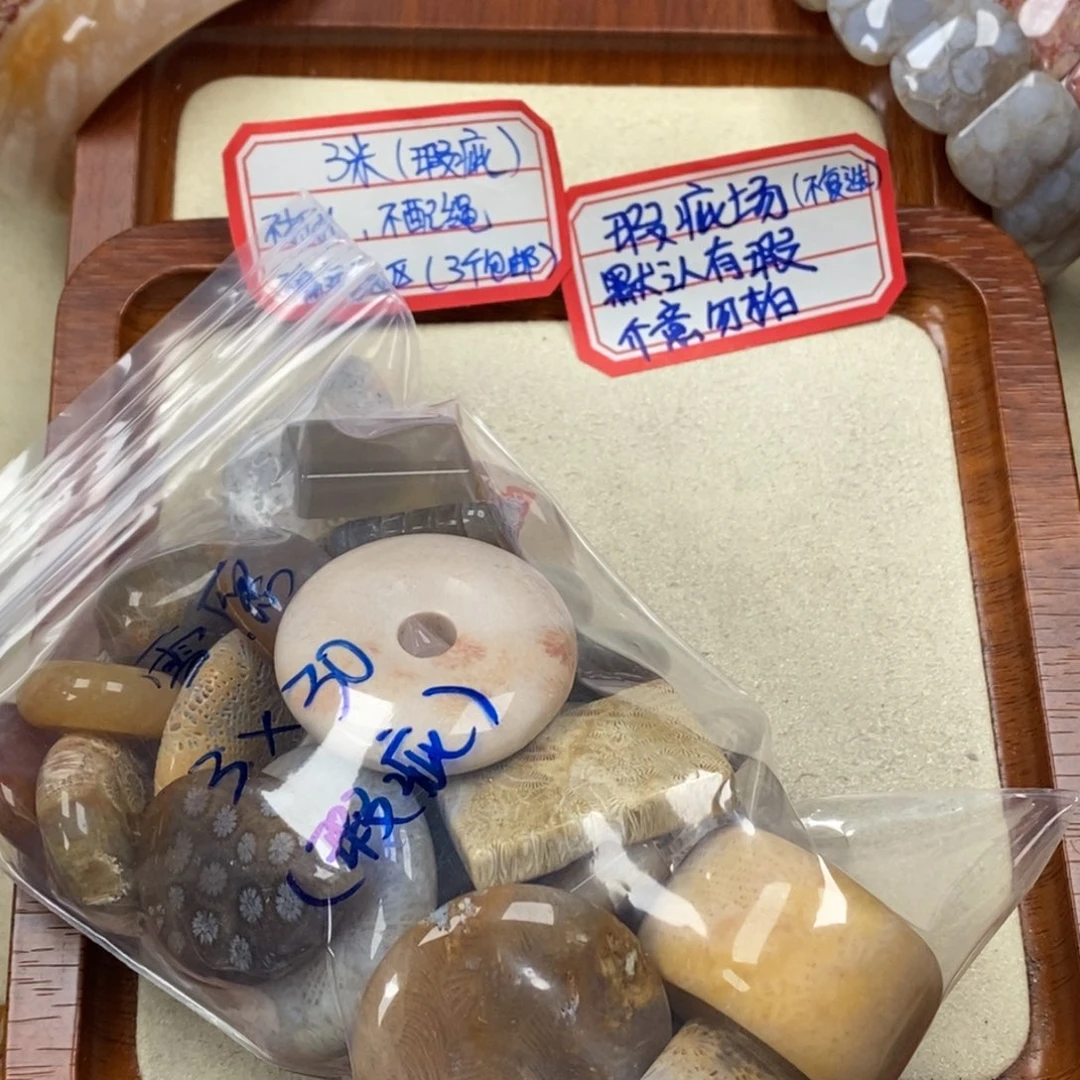 雪***愿未镶嵌颈饰硅化玉