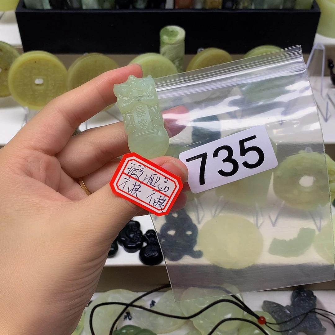 蛇纹石玉颈饰未镶嵌