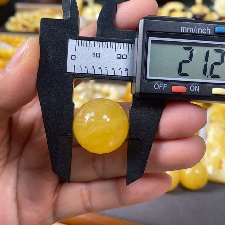 琥珀颈饰未镶嵌圆珠